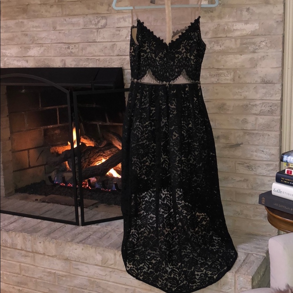 Hi-Low black lace dress with nude mesh - Picture 4 of 6
